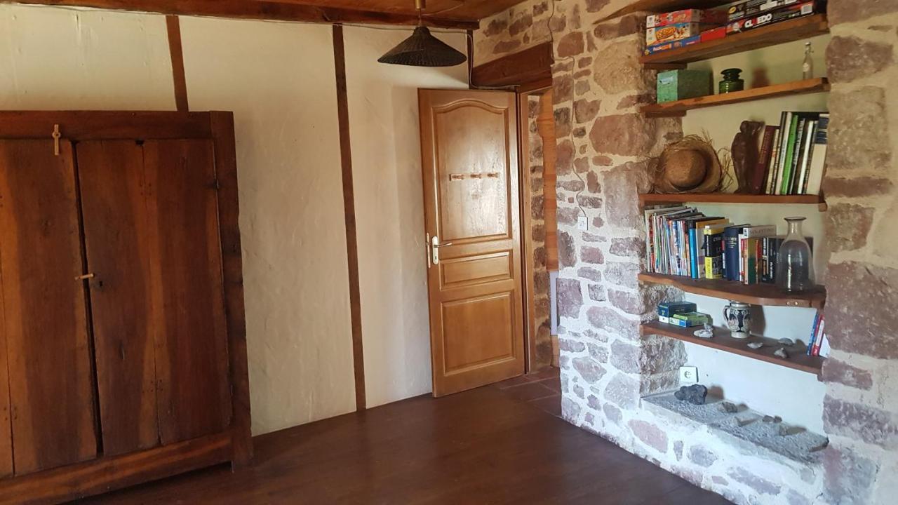 Maison Isolee Dans Les Vignes Et Les Bois Valady Buitenkant foto